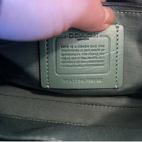 COACH RUBY NWT Camo Rose Reverse Crossbody. Hard to find pattern - Picture 9 of 10